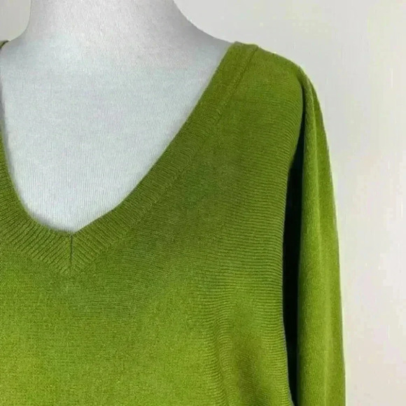 New York and Co sweater size XS Green V-neck Dolan - Picture 2 of 12